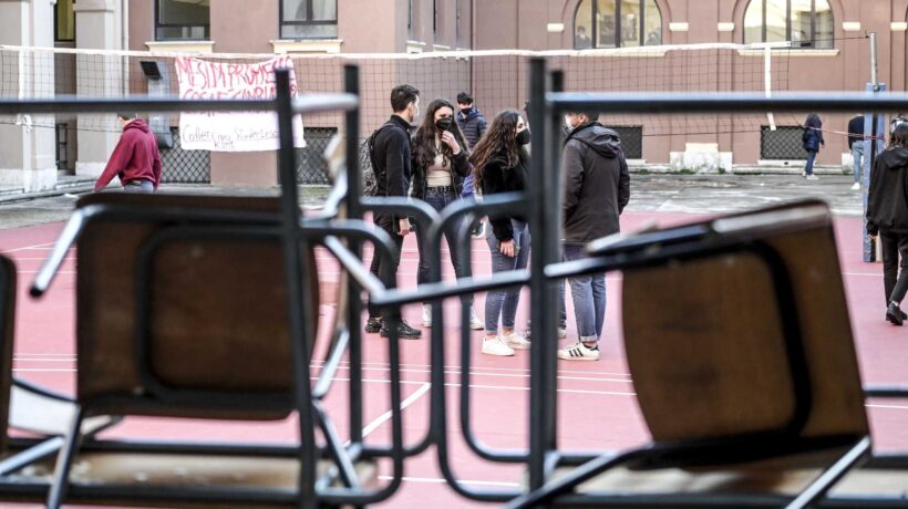 Paranoia e insulti per una «schedatura» che non esiste. Ma la lista rossa è ok