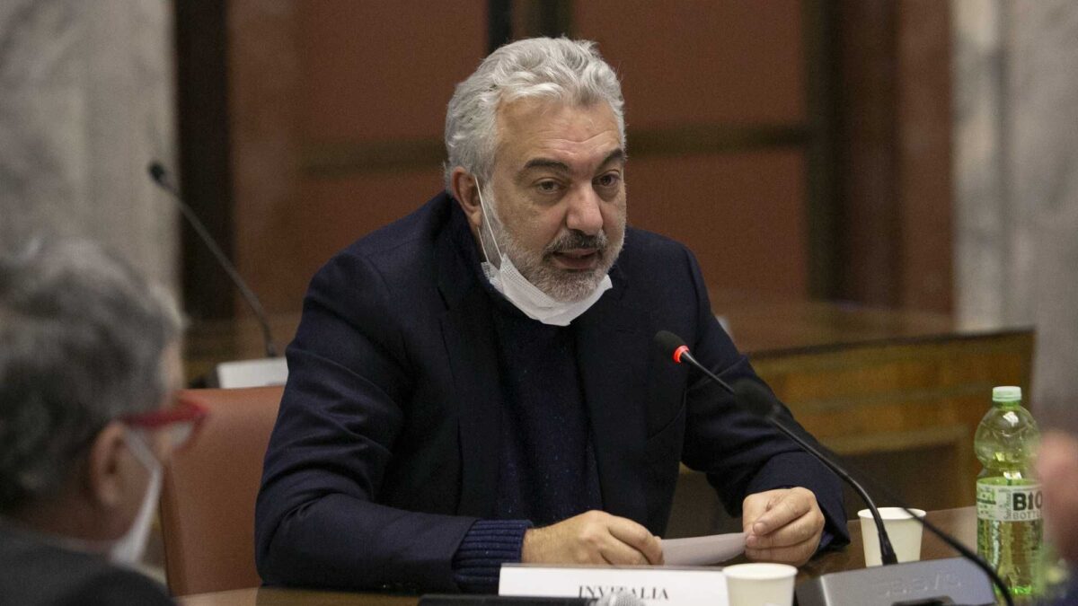 Mascherine farlocche comprate dai cinesi senza dovuti controlli. Parla l’uomo di Arcuri