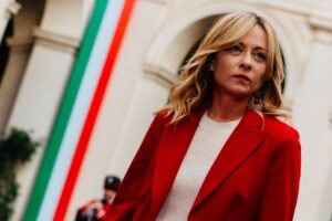 Ucraina, Meloni a Parigi con i «volenterosi». Gli Usa: garanzie di sostegno a Kiev