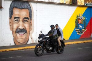 Maduro in gabbia, ma è caos sul successore