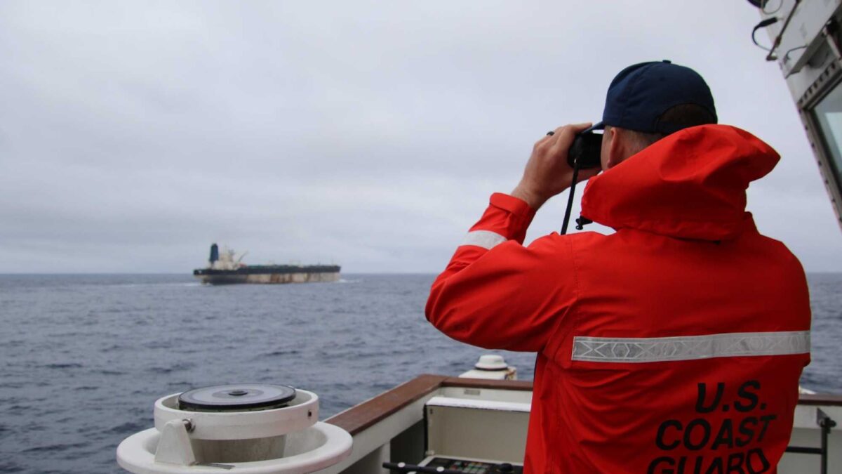 Washington sequestra la petroliera di Putin e il petrolio di Caracas
