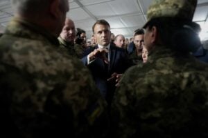 Parigi: 6.000 soldati a Kiev dopo la tregua