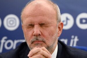 Schillaci si accorge delle liste d’attesa truccate e ammette di essere inutile