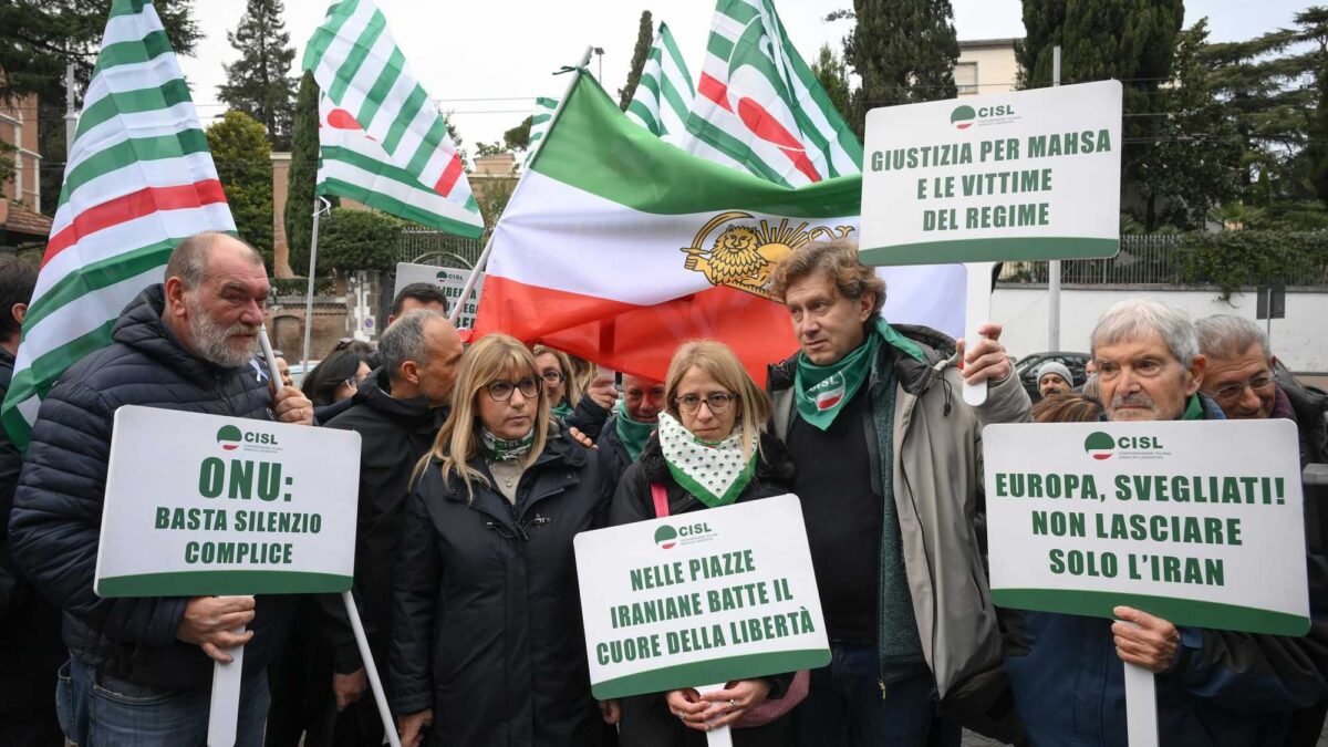 Se la Cgil va in piazza per i dittatori la Cisl sfila per la libertà in Iran