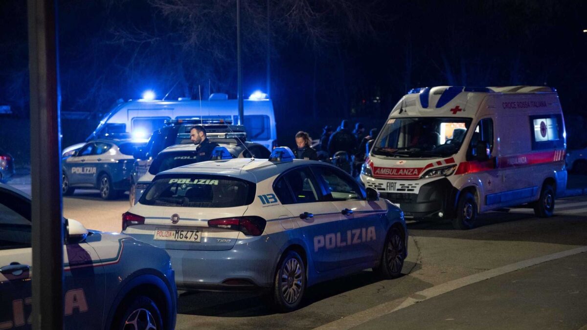 Punta pistola agli agenti: freddato un pusher