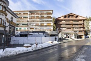 Nel locale di Crans un arsenale di lanciarazzi
