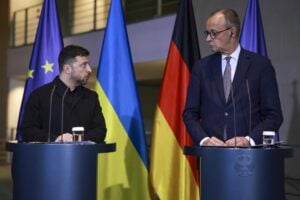 Pure Berlino fa muro su Kiev nell’Ue: «L’adesione nel 2027 non è fattibile»