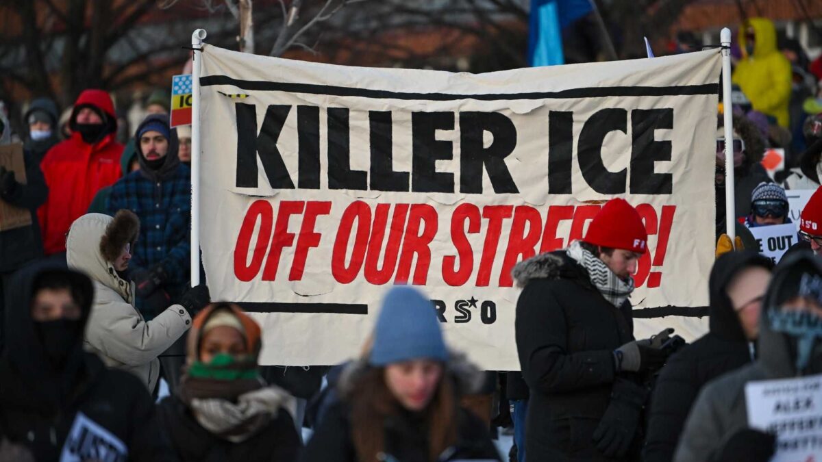 Fuoco a Minneapolis. Gli agenti dell’Ice uccidono un uomo: «Legittima difesa»