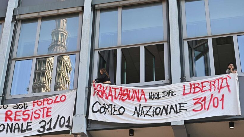 Askatasuna non caccia i violenti e sfida Torino: «Avanti col corteo»