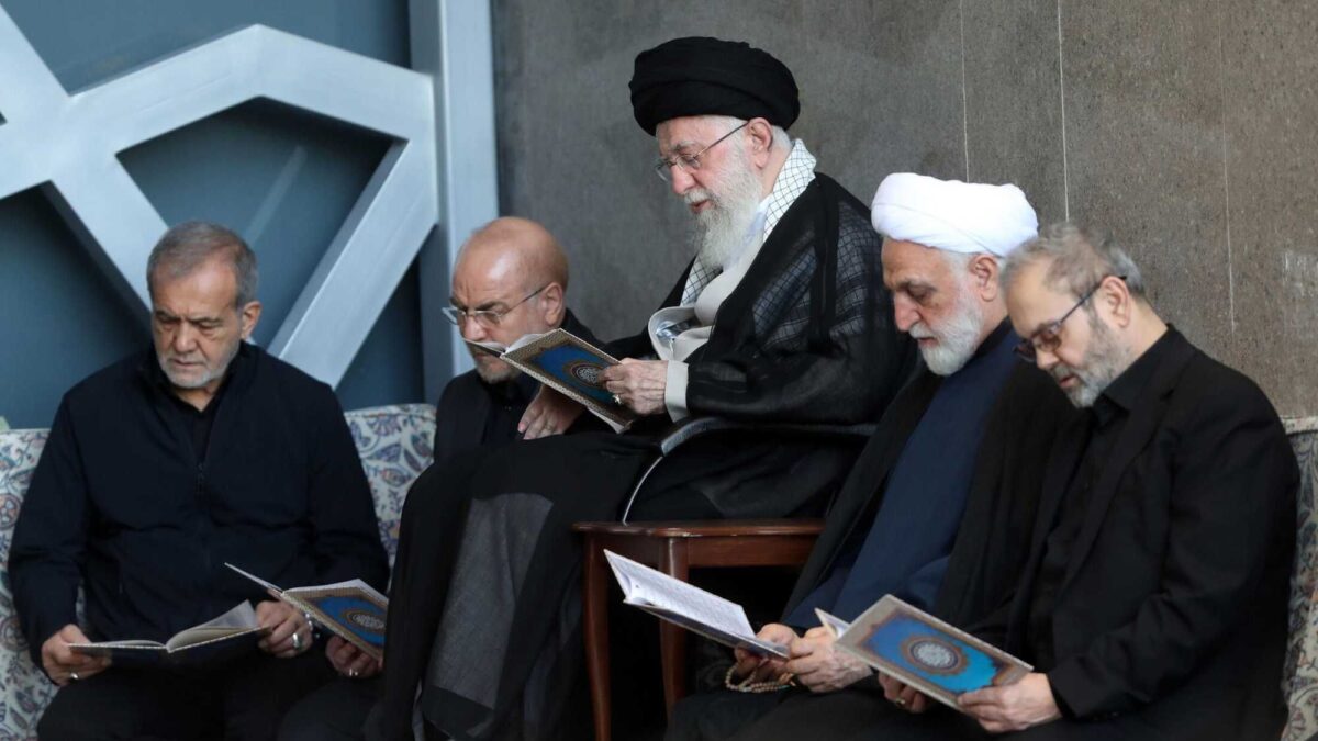 Iran, gli ayatollah uccidono ma corteggiano Trump