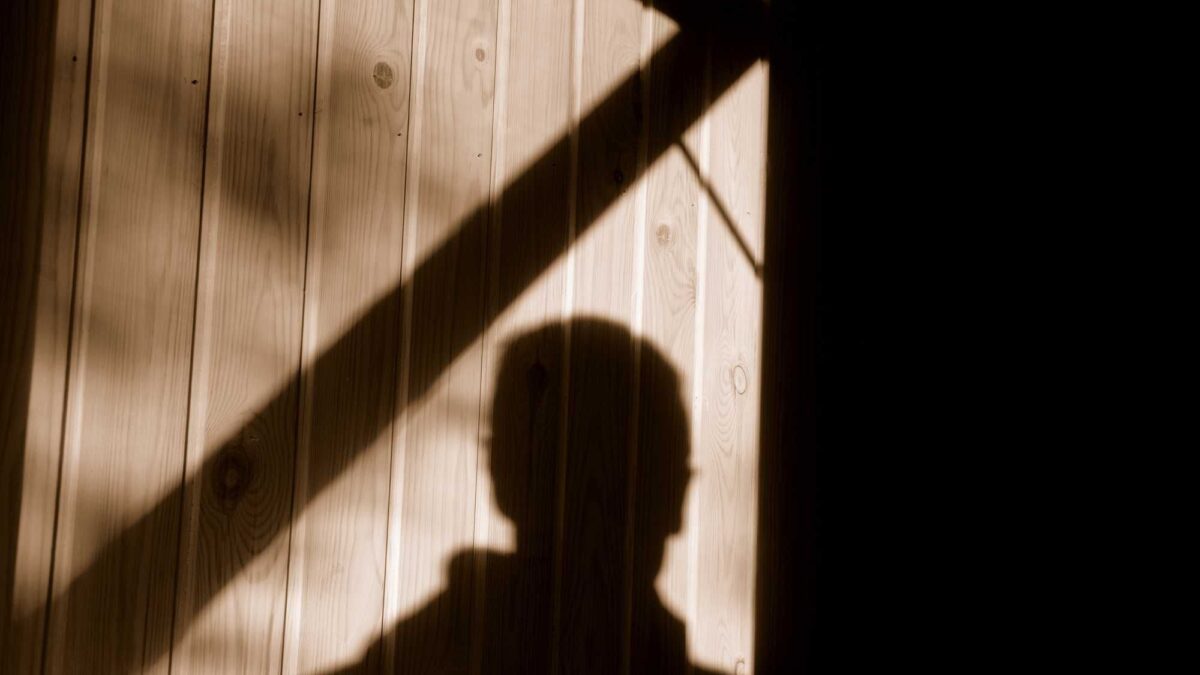 Bengalese fa sesso con una bambina e la mette incinta: prende solo 5 anni