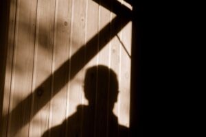Bengalese fa sesso con una bambina e la mette incinta: prende solo 5 anni