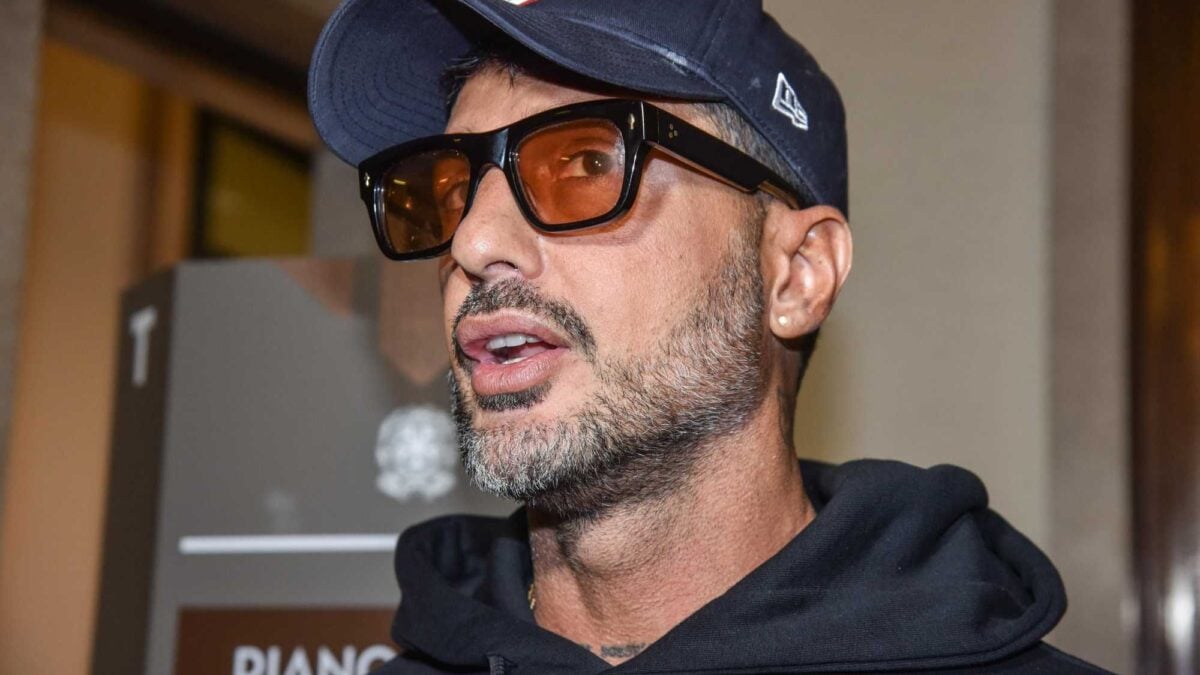 Il giudice ordina l’alt a «Falsissimo». Corona: «Allora parlo di Mediaset»