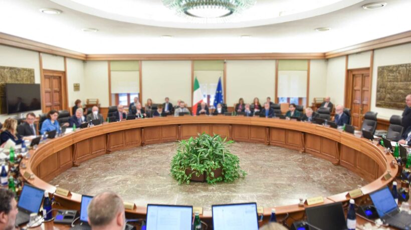 I giudici vogliono spostare il voto per tenersi stretta la poltrona