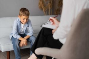 C’è una piaga nella nostra società: i burocrati che deportano i piccoli