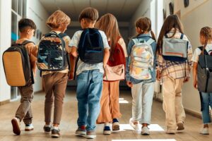 Bisogna allontanare chi abusa, non i bimbi