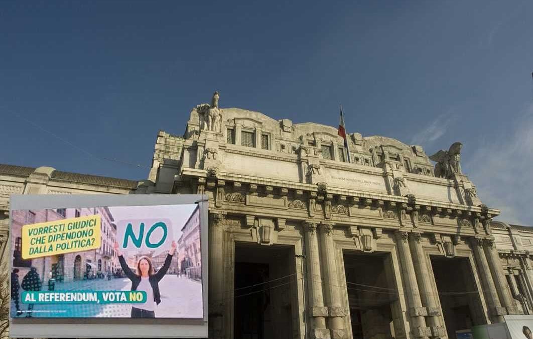 In stazione il carico di balle dell’Anm: «Temi che la politica ci controlli? Vota no»