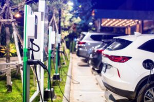 Gli incentivi statali per i veicoli elettrici sono regali ai ricchi con soldi dei cittadini