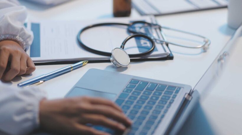 La sinistra chiede 70.000 euro a ogni medico