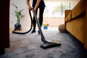 Lavoro domestico: 13,4 miliardi di spesa ma il sommerso sfiora il 50%