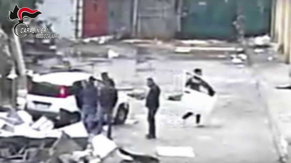 Furti d’auto: maxi operazione dei Carabinieri a Reggio Calabria