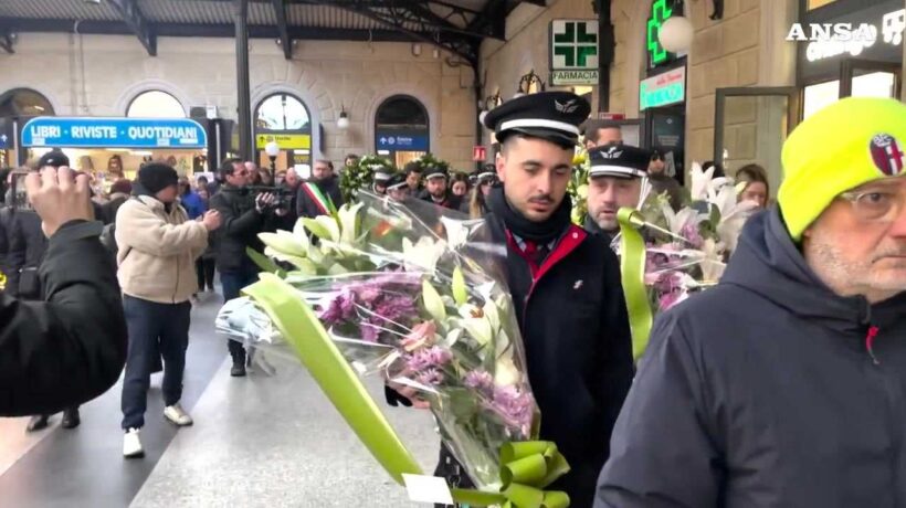 Capotreno ucciso a Bologna, l’omaggio dei colleghi in divisa