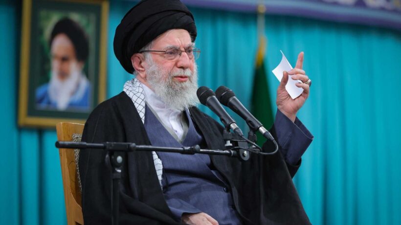 Khamenei assediato dalla flotta di Trump. «Regime change» come in Venezuela?