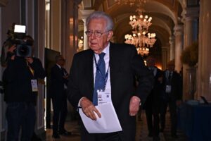 Tifavano regime, ora danno lezioni agli Usa