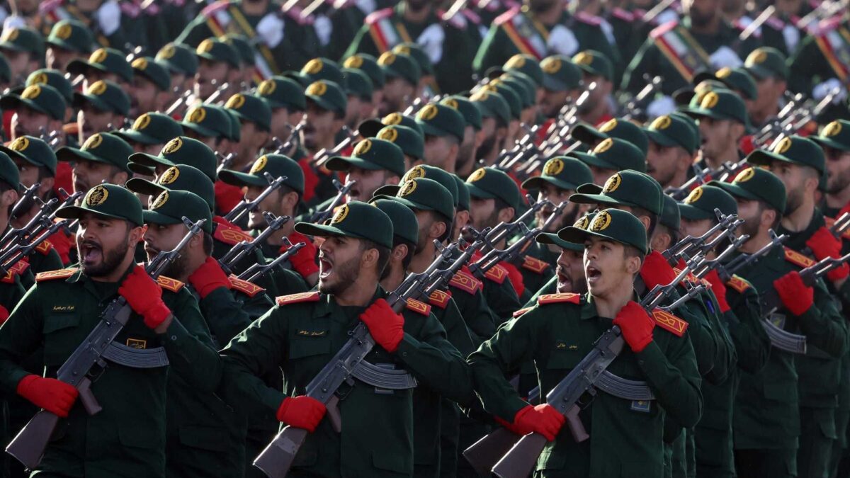 Trump all’Iran: «Arriva l’armada». Teheran: «Reagiremo come non mai»