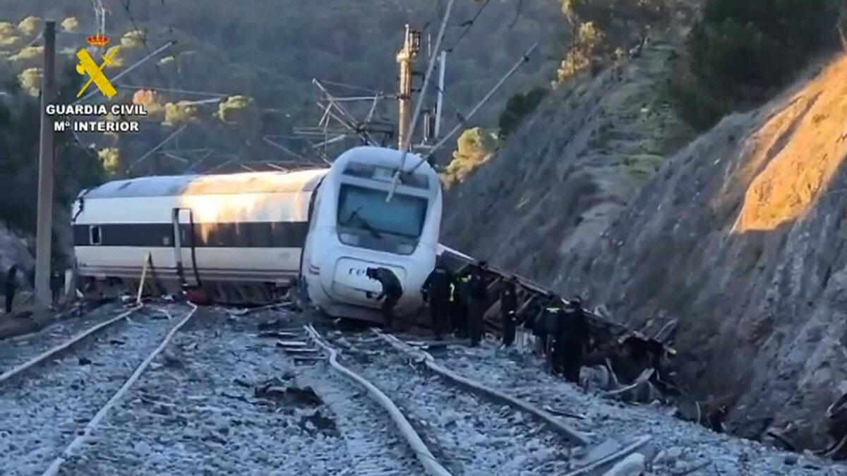 Schianto fra treni, strage in Spagna per un binario guasto da tempo