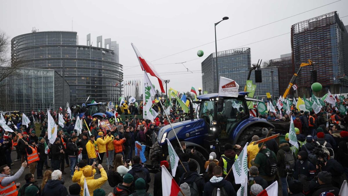 «Ursula vattene» da 10.000 agricoltori contro il Mercosur. E oggi può succedere