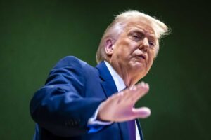 Il narcisista non conquista nulla. Per questo non c’entra con Trump