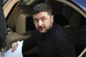Le truppe a Kiev sono già in ritirata. E Zelensky si lamenta con gli europei