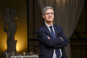 Vanno tutti all’assalto di Petrecca ma nessuno osa toccare Mattarella