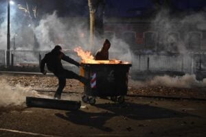 I giudici ai picchiatori rossi: «Fate pure i vostri comodi»