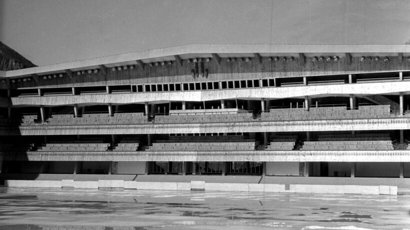 Lo Stadio del Ghiaccio in costruzione nel 1955 (Ansa)