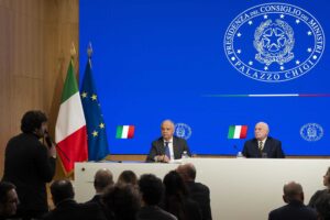 Approvato il decreto Sicurezza: ci sono «scudo» e fermo preventivo