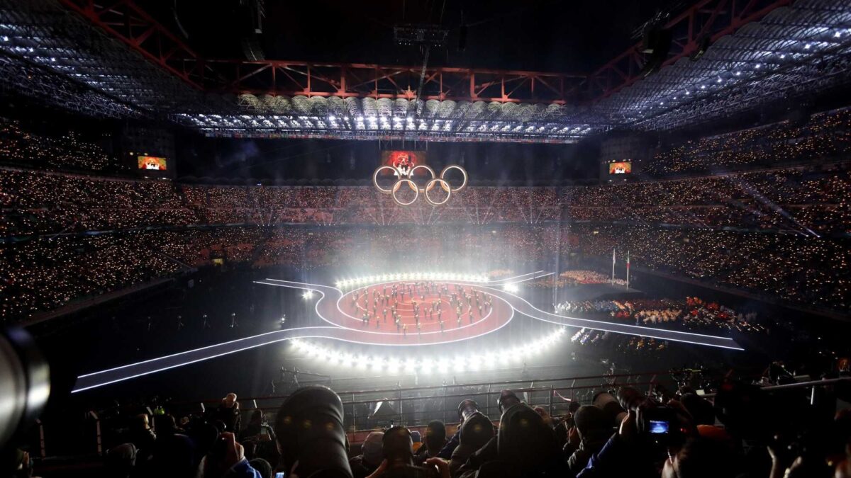 Si accende la fiamma delle Olimpiadi diffuse senza spettacolini queer