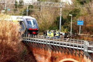 Terrore sui treni: «Un attentato a settimana»