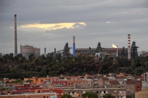 L’ex Ilva riparte, le toghe la spengono