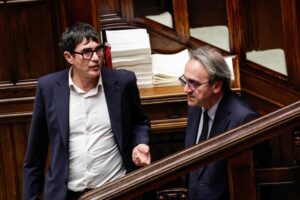 Avs si attacca addirittura a Epstein pur di andare contro il Carroccio