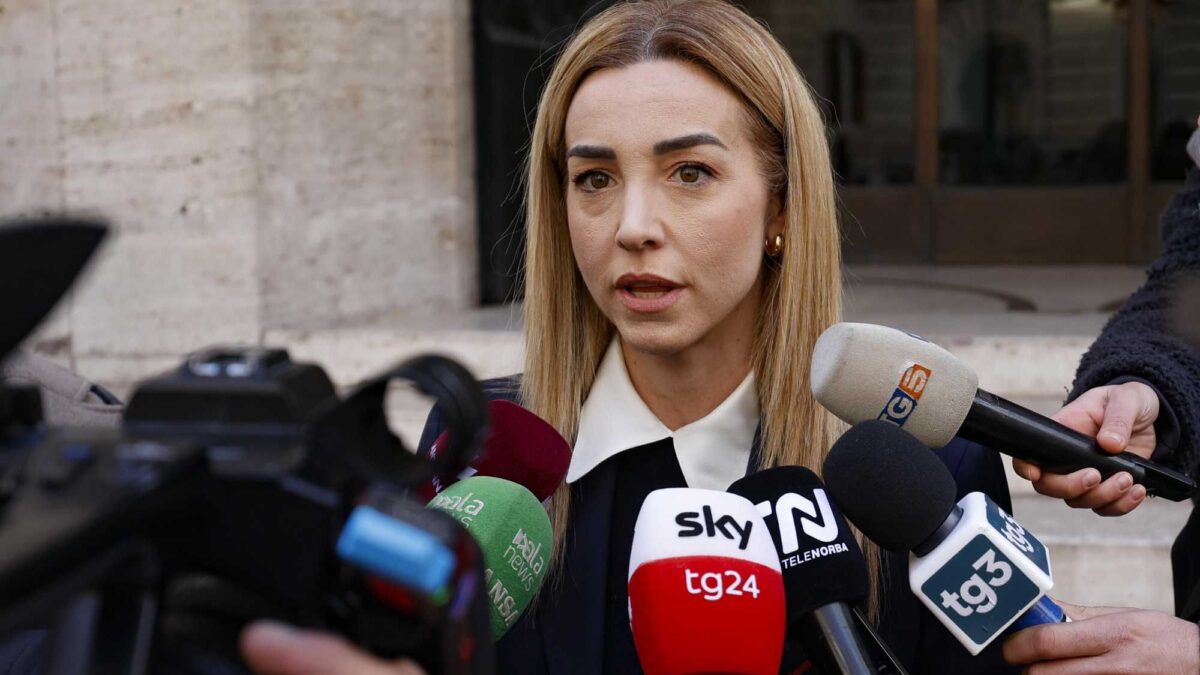 La Salis vuole sfrattare Casapound