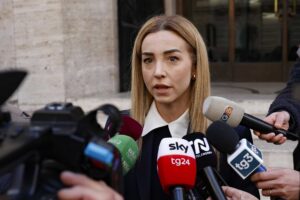La Salis vuole sfrattare Casapound