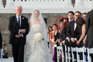 Hillary: «Mai incontrato Jeffrey». Ma la socia era alle nozze della figlia