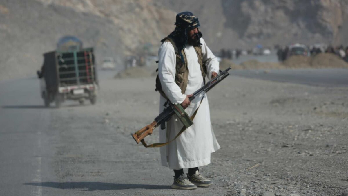 Il Pakistan bombarda l’Afghanistan