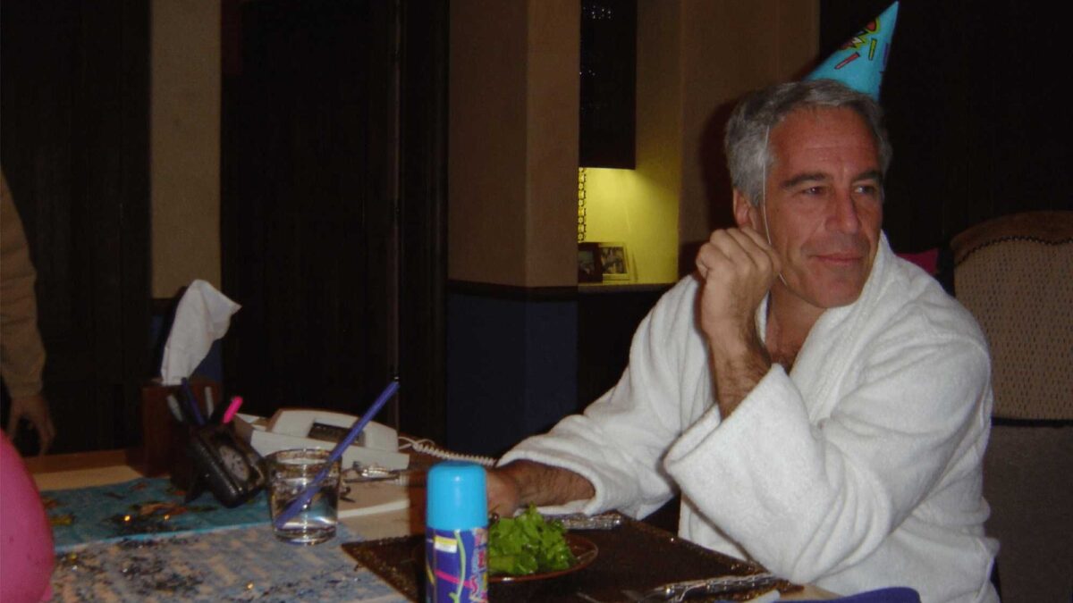 Ragazze strangolate durante gli abusi e poi sotterrate fuori dal ranch di Epstein