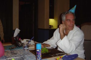 Ragazze strangolate durante gli abusi e poi sotterrate fuori dal ranch di Epstein