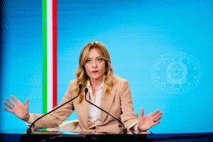 Il nuovo asse Meloni-Merz prova a scardinare le eurocatene di Ursula & C.