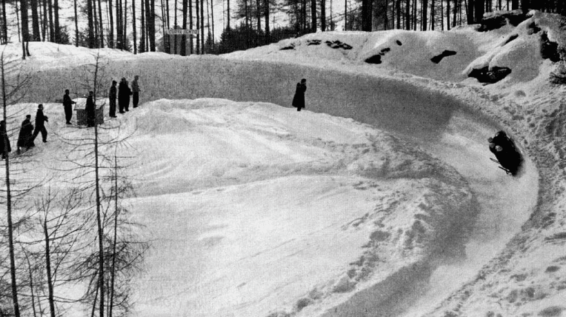 La pista di bob durante una gara nel 1956