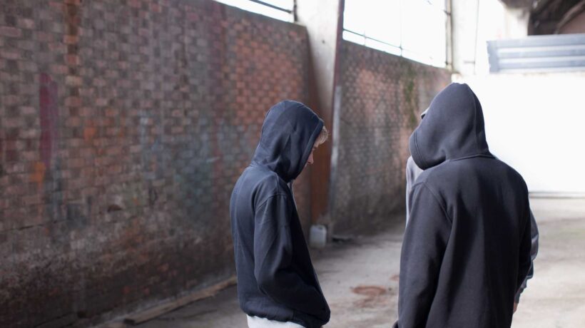 Baby gang istigate alla brutalità dai social (e da chi non li disciplina)
